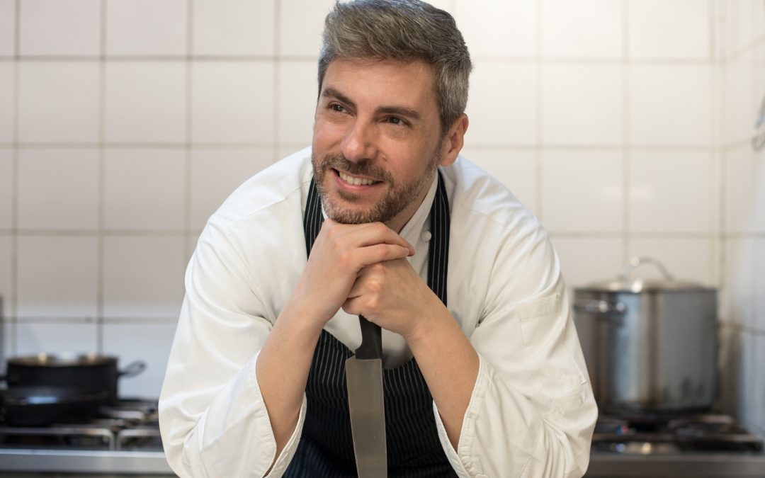 Μανώλης Παπουτσάκης: “Όταν ήμουν παιδί, οικογένεια για μένα ήταν ο κόσμος όλος!”