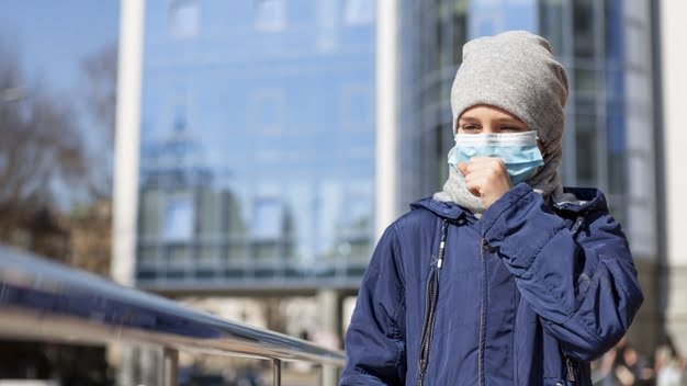 Μελέτη Γάλλων επιστημόνων: Ο κορωνοϊός δεν μεταδίδεται εύκολα από τα παιδιά