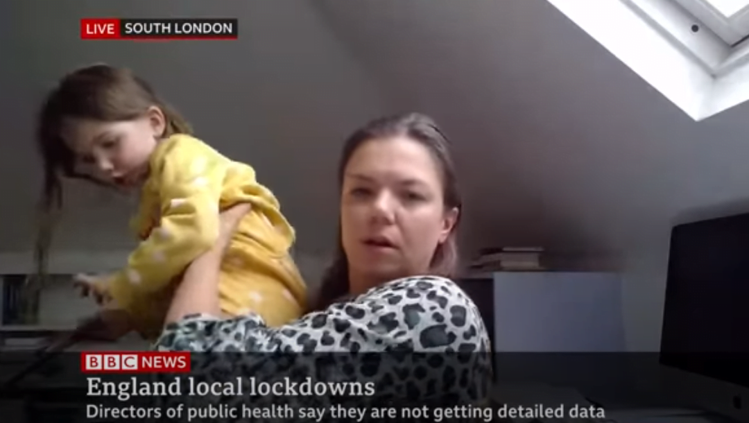 H μαμά δίνει συνέντευξη στο BBC αλλά η κόρη κλέβει την παράσταση και… γίνεται viral! (video)