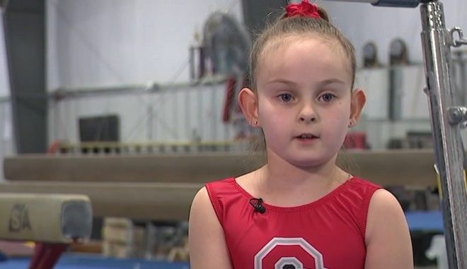 H έμπνευση της ημέρας: 8χρονη με αναπηρία διαγωνίζεται στην ενόργανη (video)