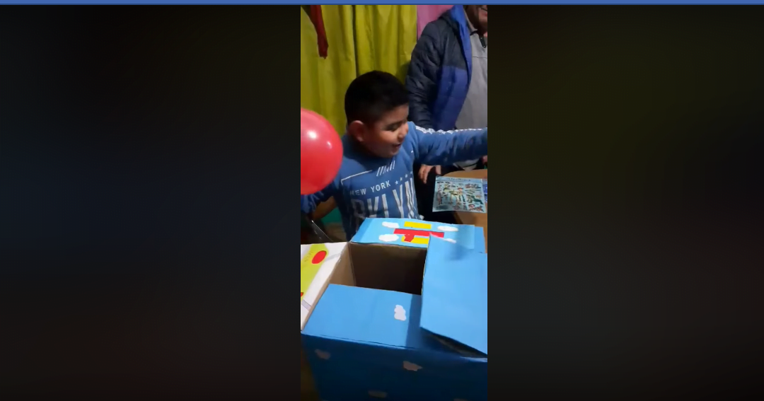 Η έννοια της αγάπης και της ευγνωμοσύνης στο πρόσωπο αυτού του παιδιού! (video)