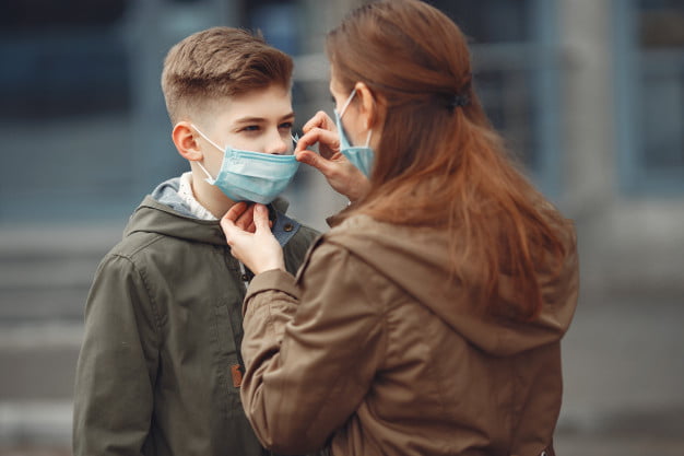 Επηρεάζει ο κρύος καιρός την εξάπλωση του κορωνοϊού; Τι δείχνουν οι έρευνες