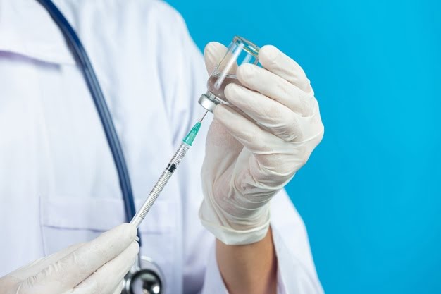 Ποιοι θα κάνουν πρώτοι το εμβόλιο για τον κορωνοϊό στην Ευρώπη;