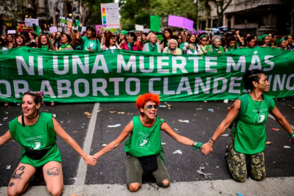 Ιστορική απόφαση για την Αργεντινή: Νομιμοποιεί τις αμβλώσεις ως την 14η εβδομάδα κύησης