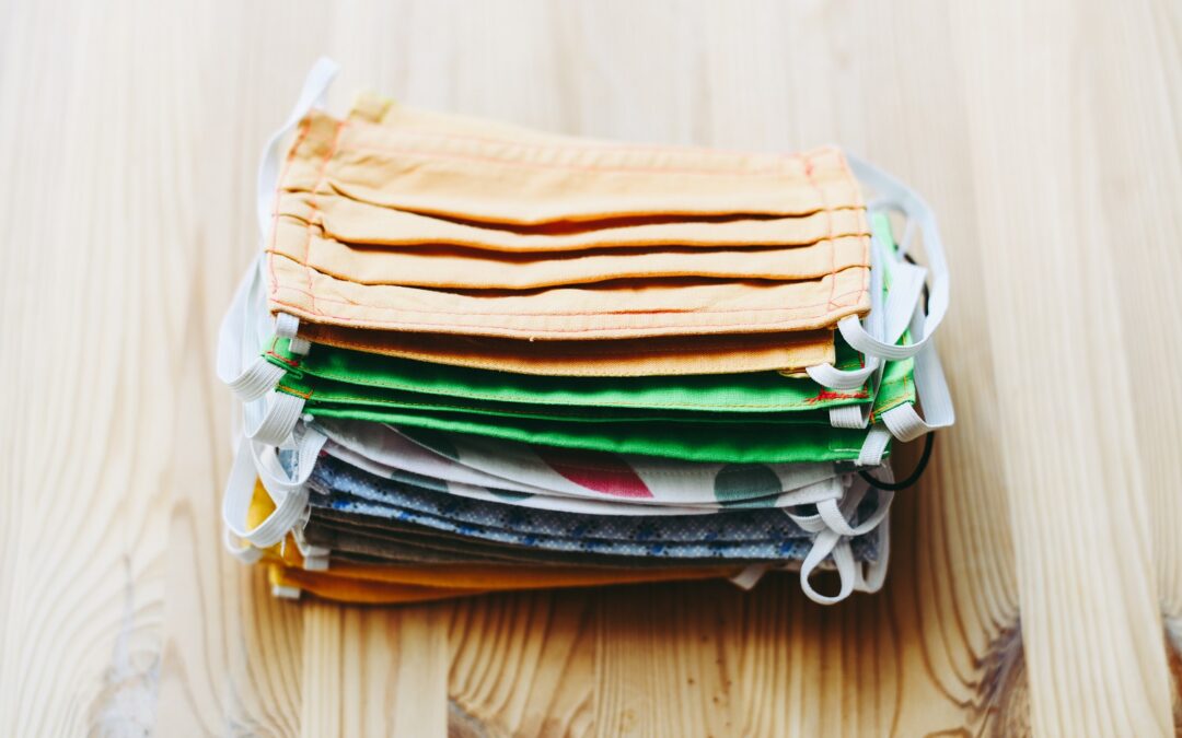 Double-masking:  Δύο μάσκες αντί για μία προτείνουν τώρα οι ειδικοί