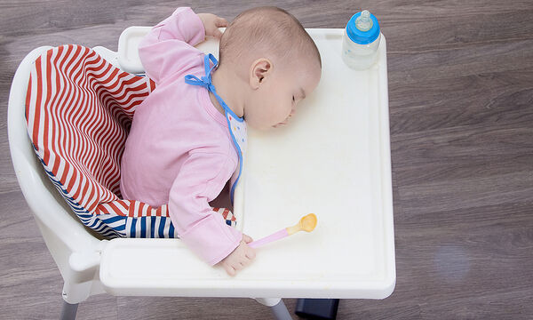 Η απόδειξη ότι τα μωρά μπορούν να κοιμηθούν οπουδήποτε